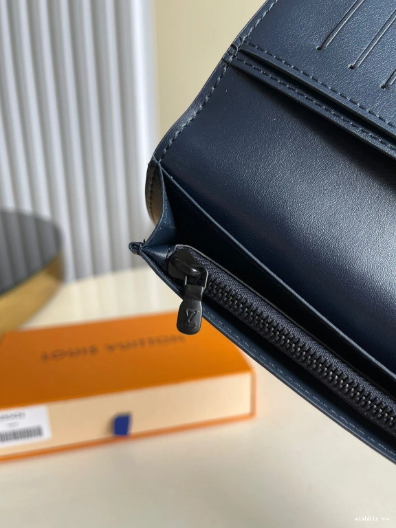 WIS VUITTON BRAZZA LOUIS WALLET 1119